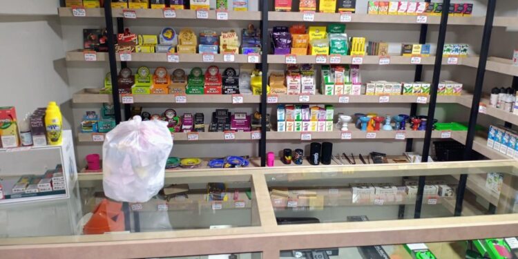 Dois comerciantes que vendiam produtos contrabandeados são presos em Foz