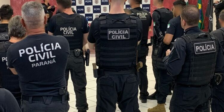 Polícia cumpre 18 mandados em operação que investiga o tráfico de drogas