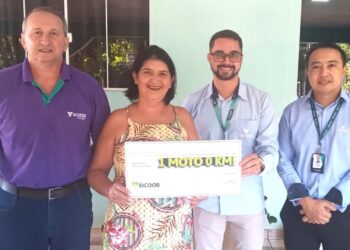 Cooperada do Sicoob em Foz do Iguaçu ganha motocicleta de R$ 20 mil
