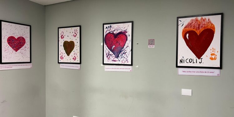 Exposição no Shopping Catuaí Palladium traz sonhos de adolescentes em forma de arte