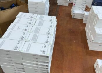 Casal é preso transportando mais de R$ 6 milhões em celulares