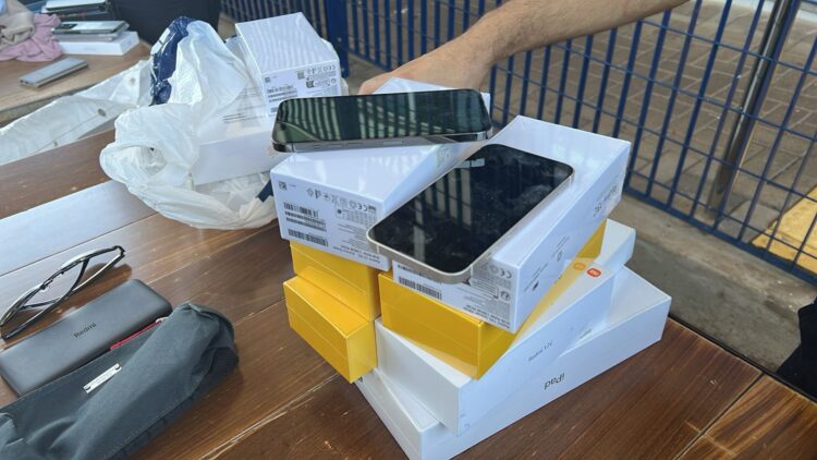 Dois ônibus com R$ 450 mil em mercadorias são apreendidos pela Receita Federal