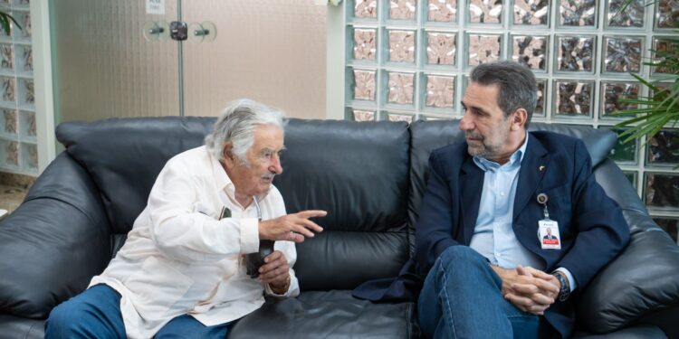 Pepe Mujica visita Itaipu e fala sobre desafios da integração regional