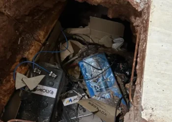 Polícia paraguaia localiza entrada do túnel usado para chegar ao cofre dos cambistas em Ciudad del Este