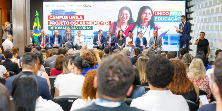 Evento em Brasília marca retomada das obras do campus da Unila