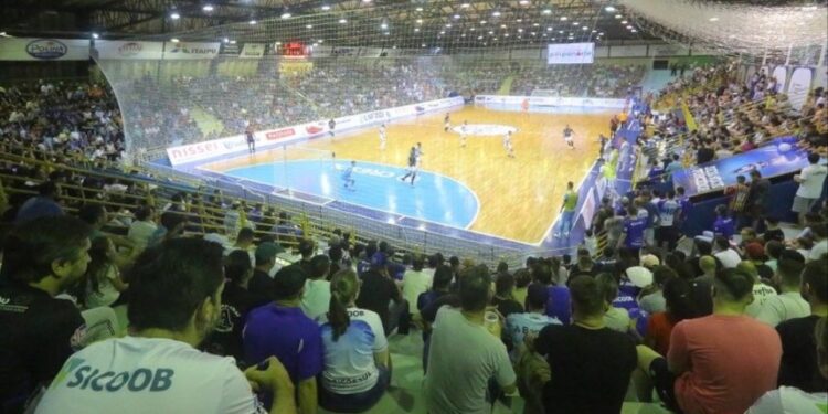 Futsal: saiba como ser sócio e ter benefícios para assistir aos jogos do Foz Cataratas