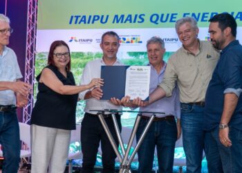 Itaipu e Ministério do Desenvolvimento Agrário assinam acordo para expansão da agricultura familiar