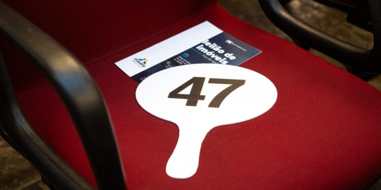 Leilão de imóveis da Itaipu arrecada quase R$ 4 milhões