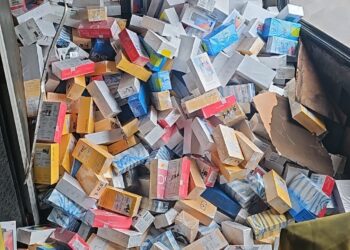 Ônibus de turismo com fundo falso transportava mais de mil celulares