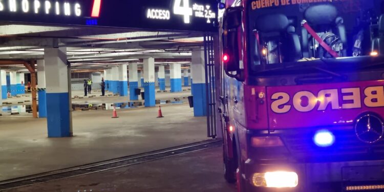 Após problemas em viga do estacionamento, shopping de Ciudad del Este é interditado pela prefeitura