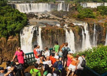 Turismo: Cataratas do Iguaçu espera 25 mil visitantes no feriadão de Páscoa