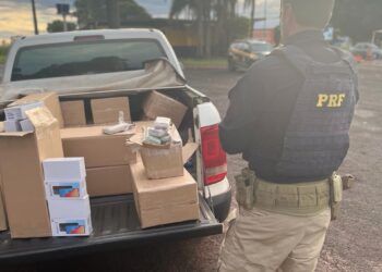 PRF usa perfuradores de pneus para impedir fuga de carro com dezenas de celulares