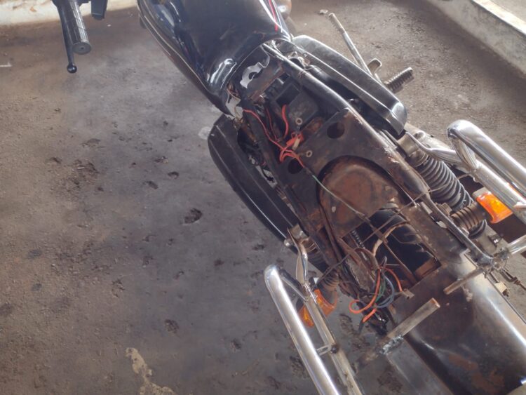 Receita Federal encontra anabolizante em fundo falso de uma moto que cruzava a fronteira