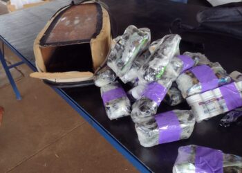 Receita Federal encontra anabolizante em fundo falso de uma moto que cruzava a fronteira