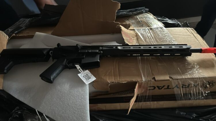 Depósito de simulacros de armas de fogo é fechado pela PF em Foz do Iguaçu