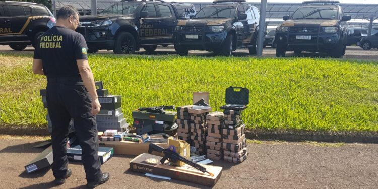 Depósito de simulacros de armas de fogo é fechado pela PF em Foz do Iguaçu