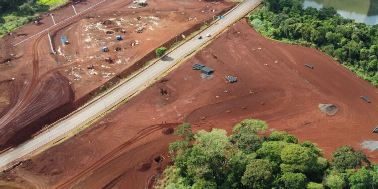 Perimetral Leste de Foz do Iguaçu tem avanços nas obras nas aduanas, pista e viaduto