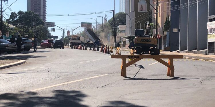 Atenção motoristas: trecho da Avenida Jorge Schimmelpfeng está interditado para obras