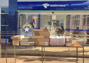 Receita Federal confisca R$ 215 mil em mercadorias em três carros na BR-277