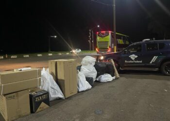 Receita apreende R$ 450 mil reais em mercadorias em cinco carros e ônibus