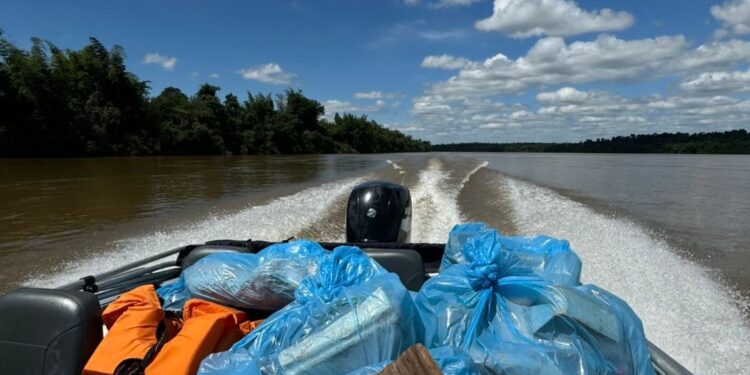 No Dia Mundial da Água, Parque Nacional faz limpeza no Rio Iguaçu