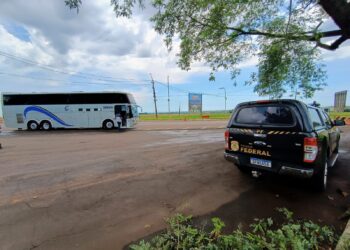 Família paraguaia que viajava para São Paulo sem documentos legais é encaminha ao consulado em Foz