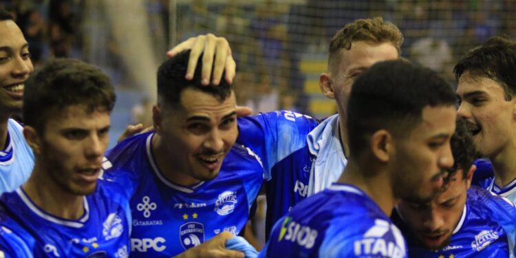 Foz Cataratas estreia com vitória na Liga Nacional de Futsal