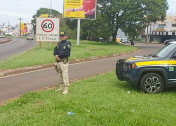 PRF flagra mais de 30 motoristas “furando fila” na entrada da Ponte da Amizade