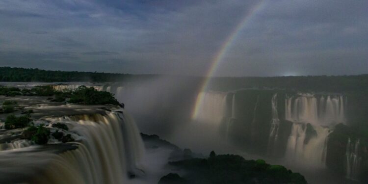 Visitantes poderão celebrar a Hora do Planeta, neste sábado, na Noite nas Cataratas