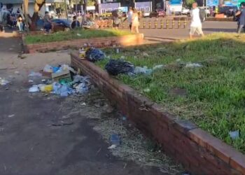 Após reclamações, setor de limpeza pública estuda mudança de horário para coleta de lixo na região da Vila Portes