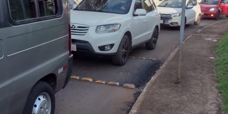 Instalação de redutores de velocidade na pista da aduana mexe com o trânsito na Ponte da Amizade