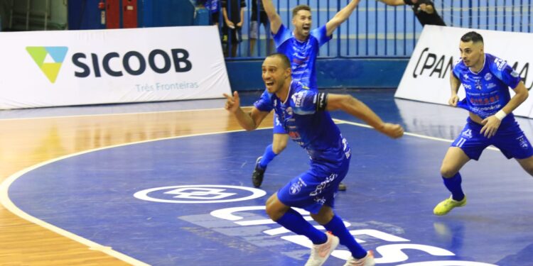 Futsal: hoje o Foz Cataratas enfrenta o Esporte Futuro no Caldeirão Azul