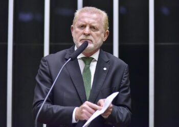 Vermelho cobra agilidade na homologação da extensão da pista do aeroporto