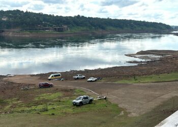 Baixa no nível do Rio Paraná faz empresa suspender transporte entre Presidente Franco e Porto Iguaçu