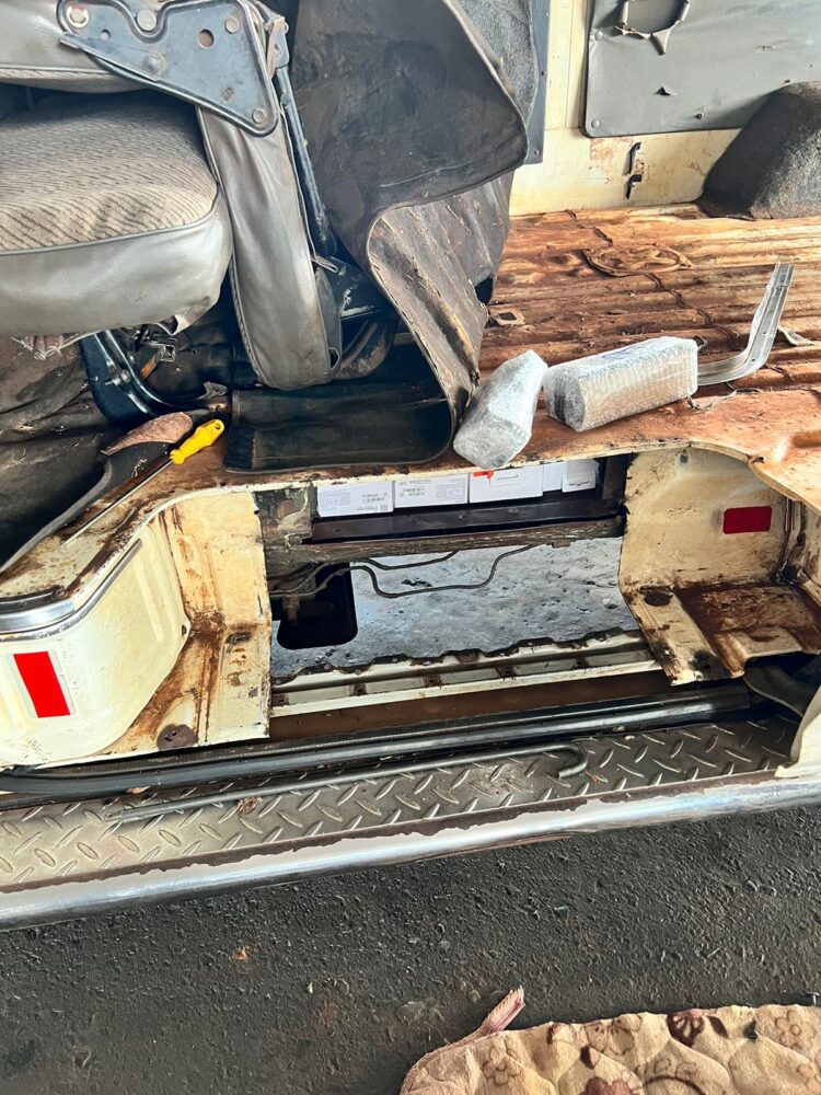 Paraguaio é preso tentando cruzar a fronteira com quatro pistolas em fundo falso no veículo