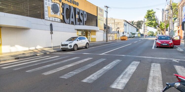 Nesta sexta-feira (12), a Rua Almirante Barroso ficará em meia pista para construção de faixa elevada