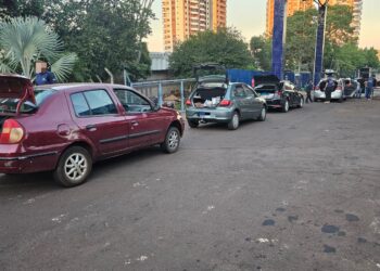 Receita Federal apreende 7 veículos na BR-277 com R$ 325 mil em mercadorias