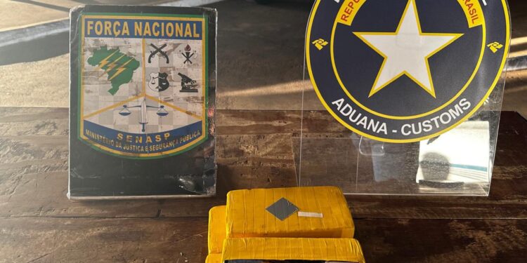 Quase 5 Kg de cocaína são encontrados em fundo falso de veículo na Ponte da Amizade