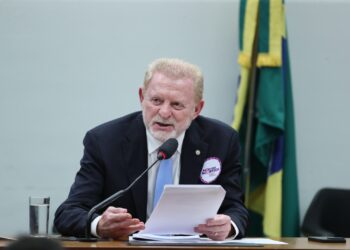 Projeto do deputado Vermelho propõe estender licença-maternidade a estudantes