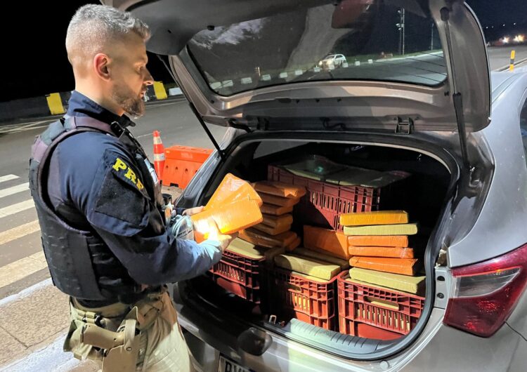 Em quatro ocorrências, PRF apreende arma, drogas e seis pessoas são presas, em Santa Terezinha de Itaipu