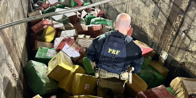 PRF apreende quase 7 toneladas de maconha da região Oeste, a maior registrada esse ano no Paraná