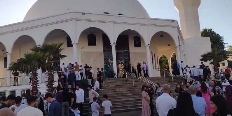 Muçulmanos celebram o fim do ramadã em Foz do Iguaçu