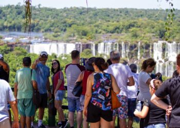 Parque Nacional do Iguaçu fechou o mês de abril com 116 mil visitantes de 120 países