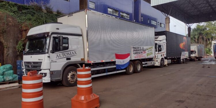 SOS Rio Grande do Sul: doações entregues no posto montado na Ponte da Amizade enchem seis carretas