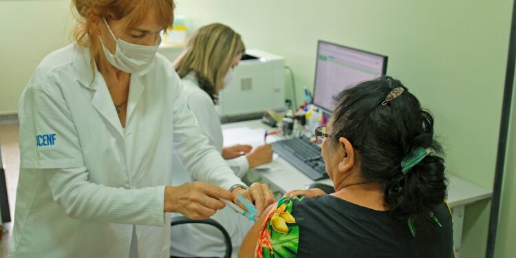 Vacina contra a gripe é ampliada para toda população acima de 6 meses