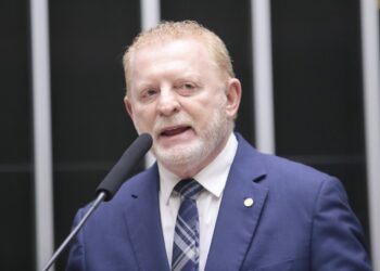 Audiência pública proposta por deputado Vermelho busca melhorias no transporte aéreo brasileiro