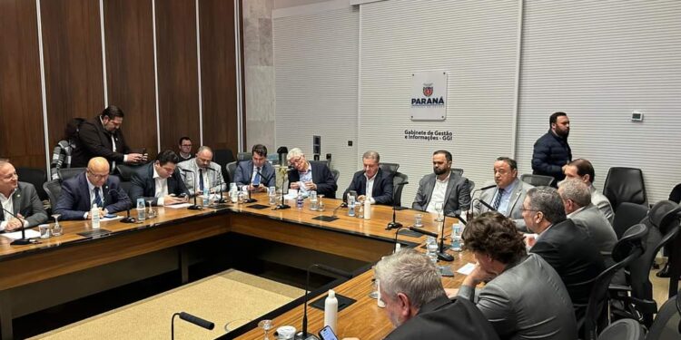 Projeto de parceria na gestão de escolas estaduais é anunciado pelo governo