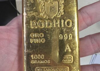 Passageiro que tentava embarcar com barra de ouro é preso no aeroporto em Foz do Iguaçu