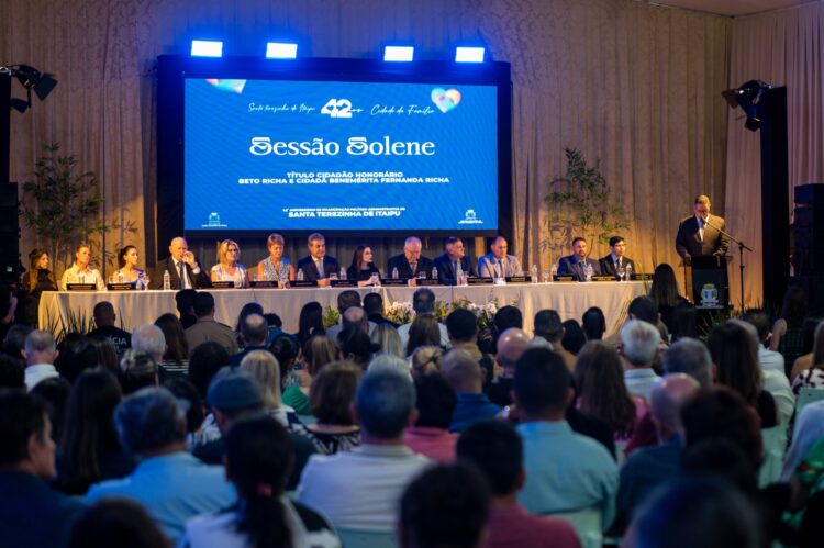 Beto Richa recebe Título de Cidadão Honorário de Santa Terezinha de Itaipu