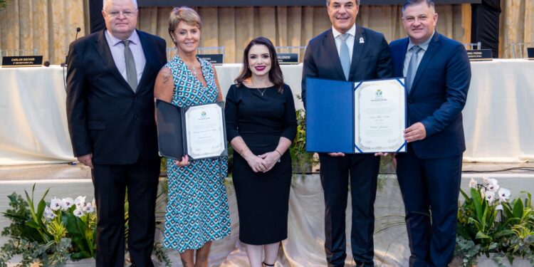 Beto Richa recebe Título de Cidadão Honorário de Santa Terezinha de Itaipu